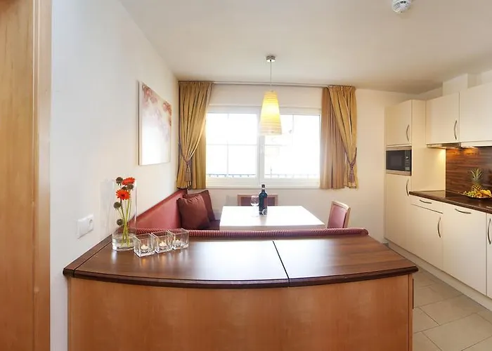 Romantica Schloessl アパートホテル 4*