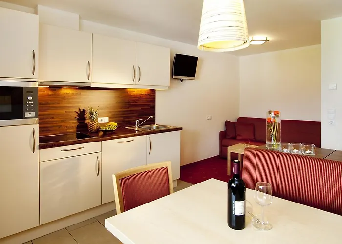 アパートホテル Romantica Schloessl 4*