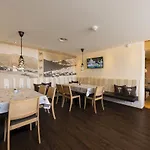 Romantica Schloessl 4* פיס